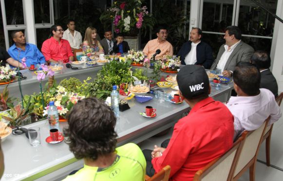 Presidente Daniel se reúne con presidente del CMB, Mauricio Sulaimán