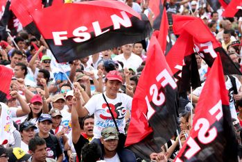 Daniel, Rosario y la Familia Sandinista reeditan el Repliegue Táctico a Masaya