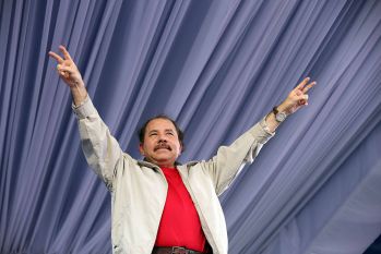 Daniel, Rosario y la Familia Sandinista reeditan el Repliegue Táctico a Masaya