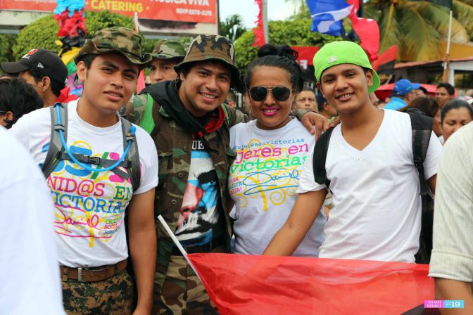 Daniel, Rosario y la Familia Sandinista reeditan el Repliegue Táctico a Masaya