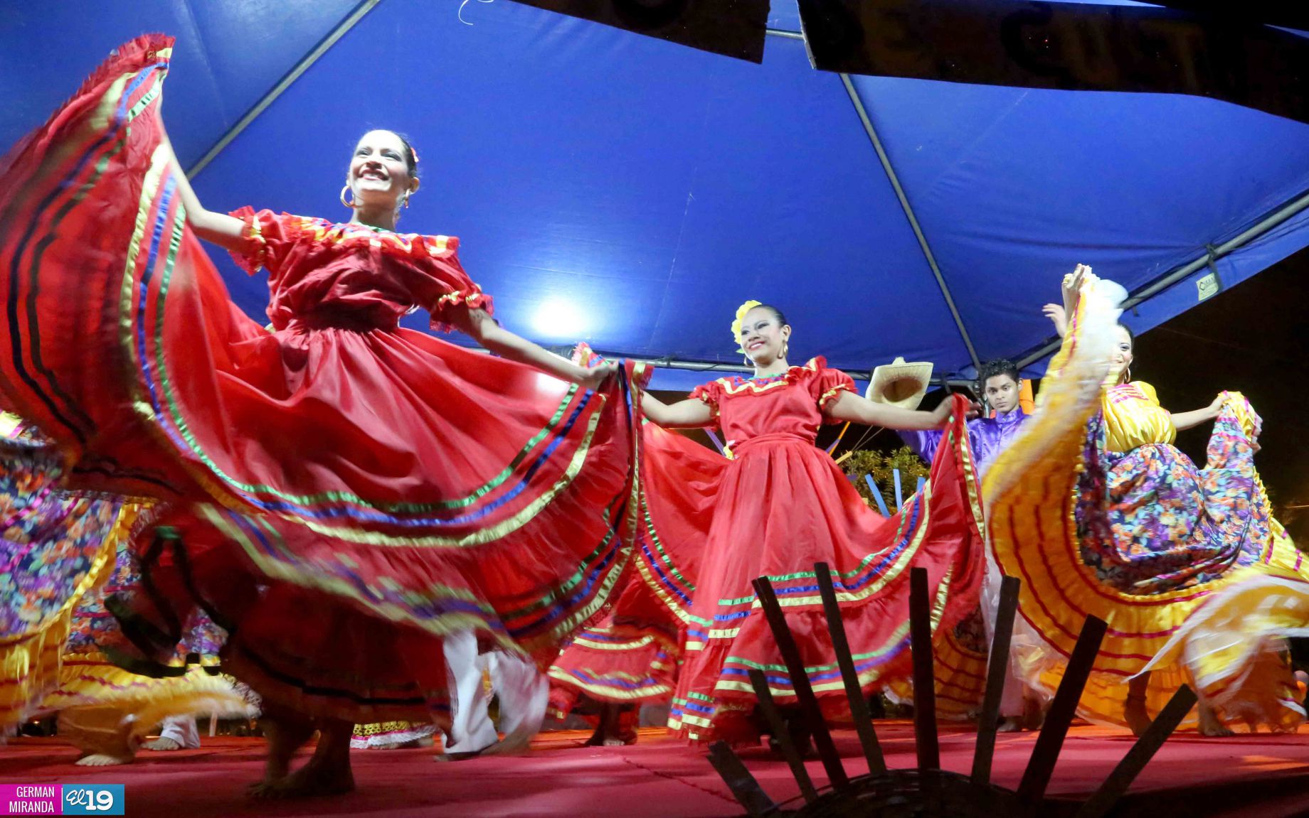 Arte, cultura y tradición en las tarimas del Repliegue 2015