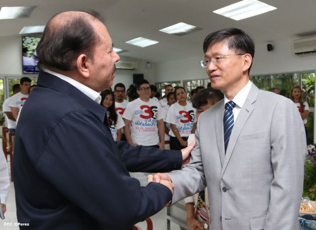 Daniel y Rosario reciben cartas credenciales de los embajadores de Irán, Taiwán, México y Japón