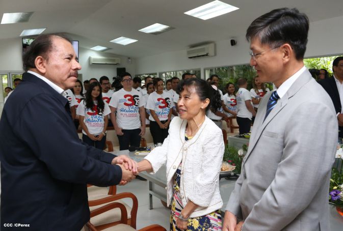 Daniel y Rosario reciben cartas credenciales de los embajadores de Irán, Taiwán, México y Japón