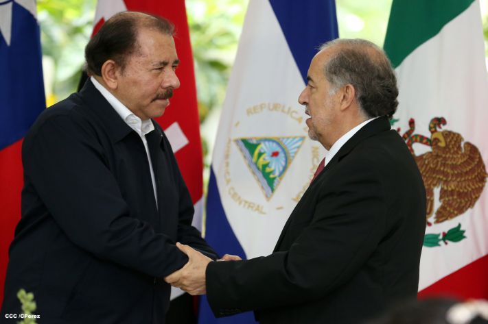 Daniel y Rosario reciben cartas credenciales de los embajadores de Irán, Taiwán, México y Japón