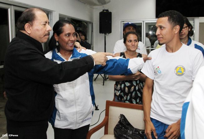 Presidente Daniel abandera a atletas nicaragüenses que participarán en los XVII Juegos Panamericanos