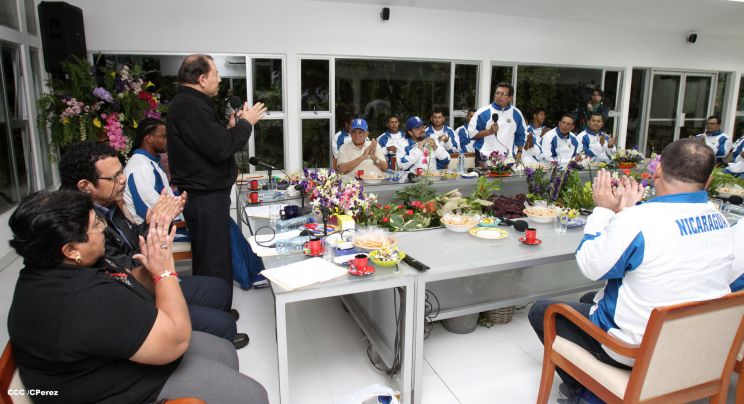 Presidente Daniel abandera a atletas nicaragüenses que participarán en los XVII Juegos Panamericanos