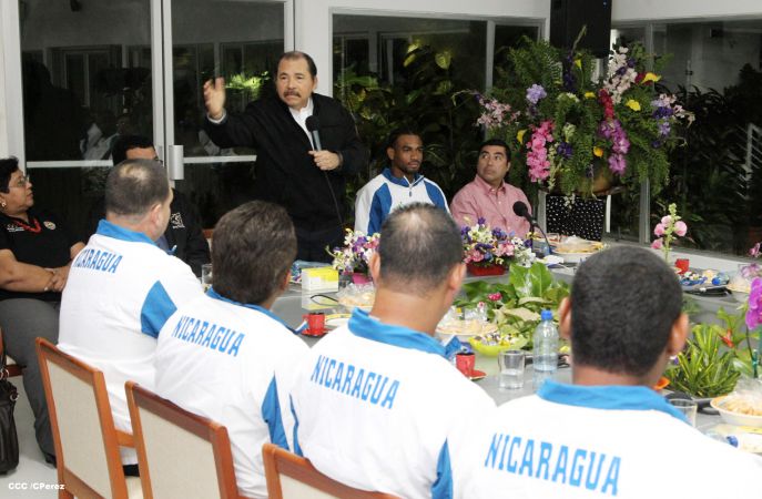 Presidente Daniel abandera a atletas nicaragüenses que participarán en los XVII Juegos Panamericanos