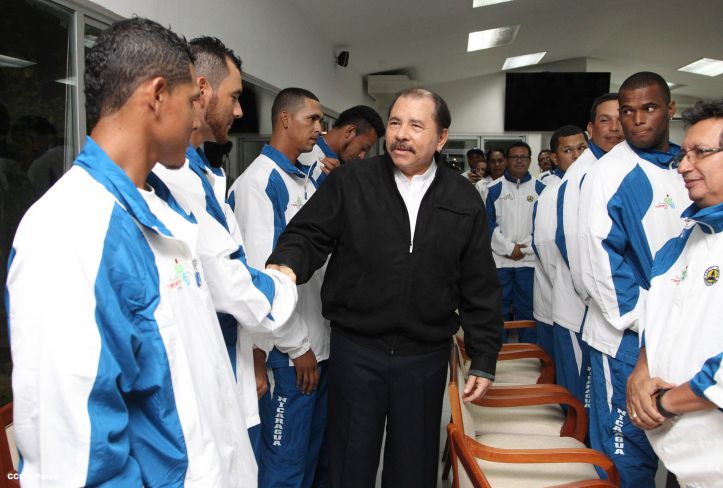 Presidente Daniel abandera a atletas nicaragüenses que participarán en los XVII Juegos Panamericanos