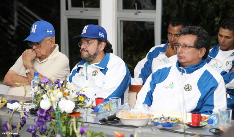 Presidente Daniel abandera a atletas nicaragüenses que participarán en los XVII Juegos Panamericanos