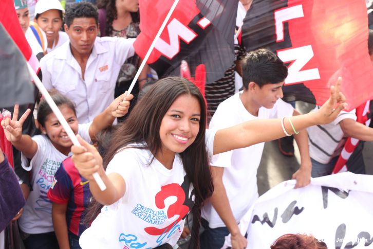 Juventud y Familias protagonizan Gran Caminata de la Alegría