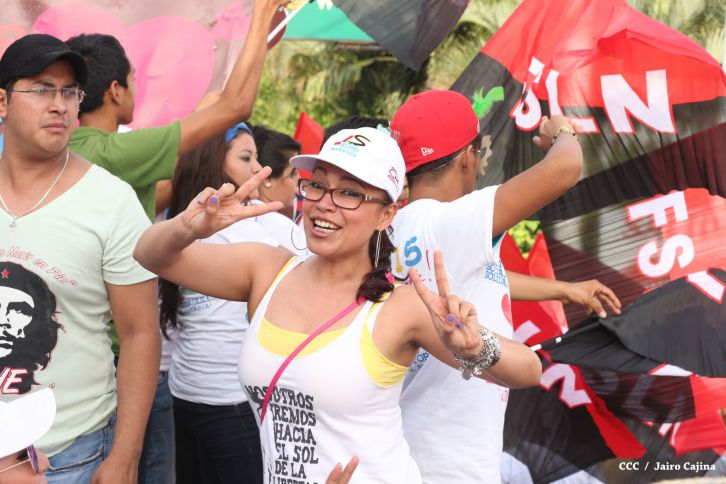 Juventud y Familias protagonizan Gran Caminata de la Alegría