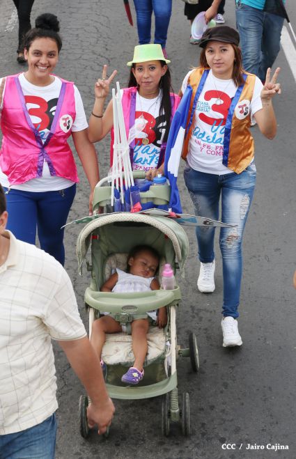 Juventud y Familias protagonizan Gran Caminata de la Alegría