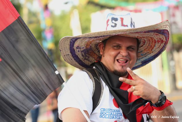 Juventud y Familias protagonizan Gran Caminata de la Alegría