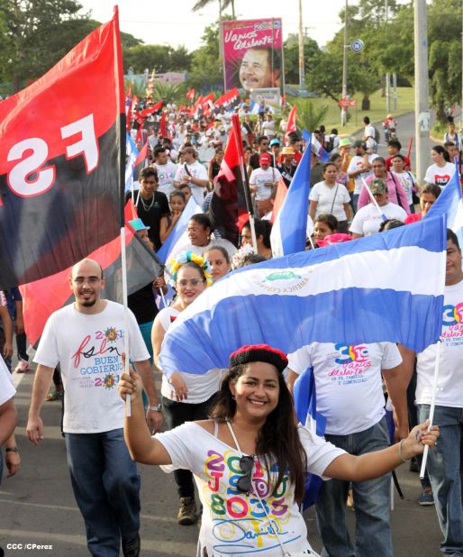Juventud y Familias protagonizan Gran Caminata de la Alegría