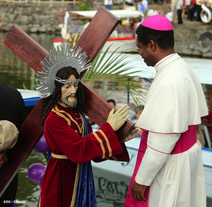 Via Crucis Acuático en Granada 2013