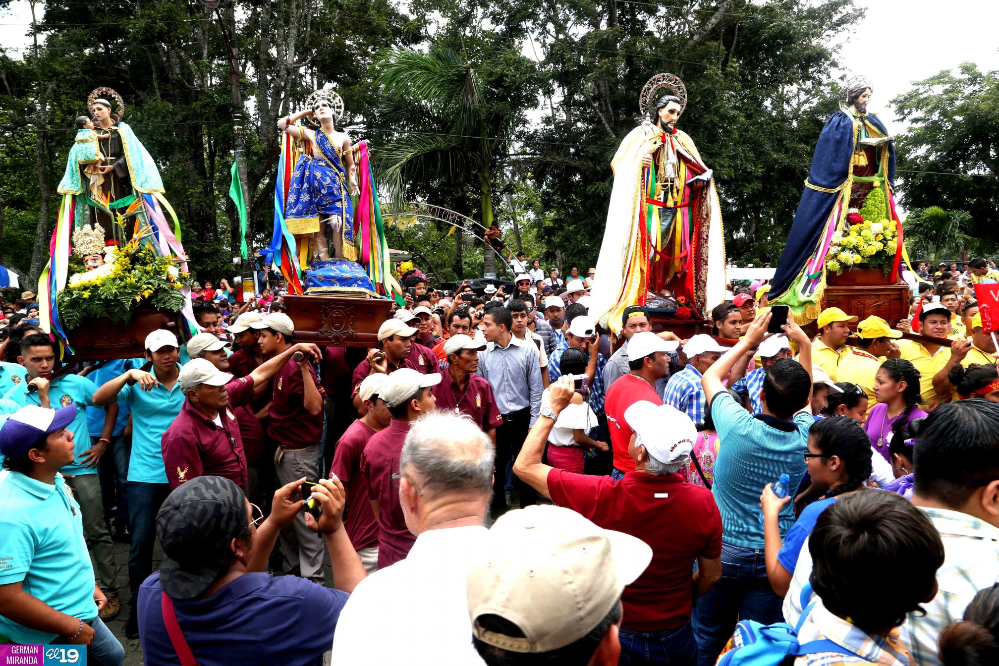 Tope de Santos reúne a miles en Dolores