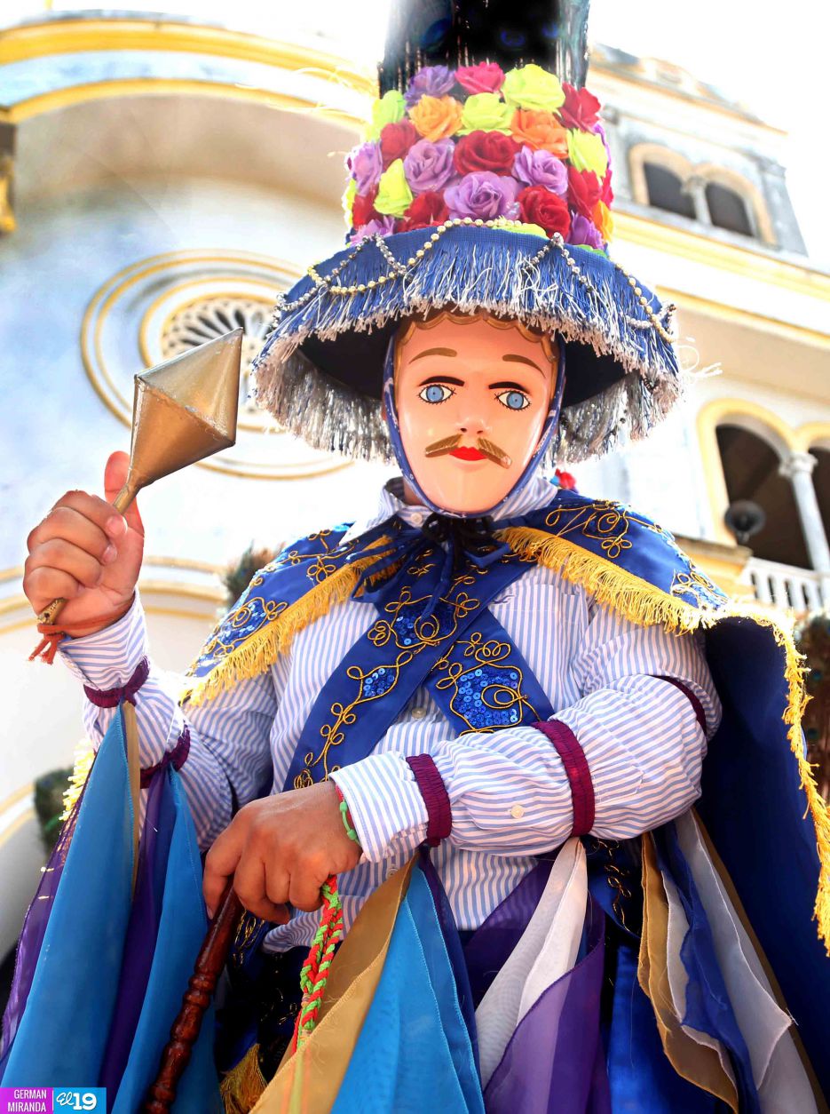 Tope de Santos reúne a miles en Dolores