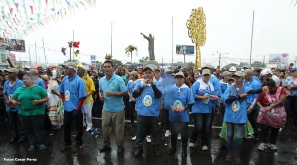 Managuas peregrinan colmados de fervor, amor y alegría en la tradicional bajada de Santo Domingo de Guzmán