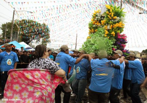 Managuas peregrinan colmados de fervor, amor y alegría en la tradicional bajada de Santo Domingo de Guzmán