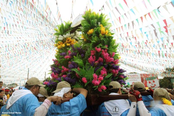 Managuas peregrinan colmados de fervor, amor y alegría en la tradicional bajada de Santo Domingo de Guzmán