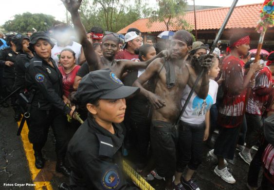 Managuas peregrinan colmados de fervor, amor y alegría en la tradicional bajada de Santo Domingo de Guzmán