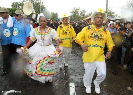 Managuas peregrinan colmados de fervor, amor y alegría en la tradicional bajada de Santo Domingo de Guzmán