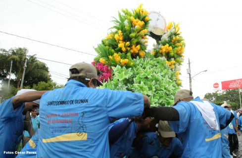 Managuas peregrinan colmados de fervor, amor y alegría en la tradicional bajada de Santo Domingo de Guzmán