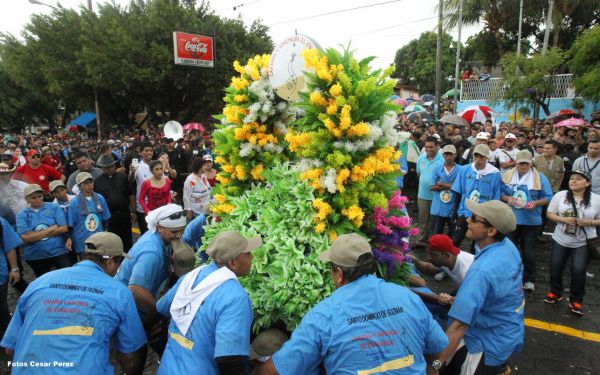 Managuas peregrinan colmados de fervor, amor y alegría en la tradicional bajada de Santo Domingo de Guzmán