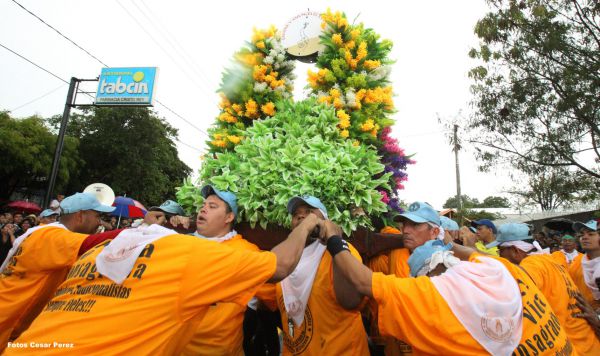 Managuas peregrinan colmados de fervor, amor y alegría en la tradicional bajada de Santo Domingo de Guzmán