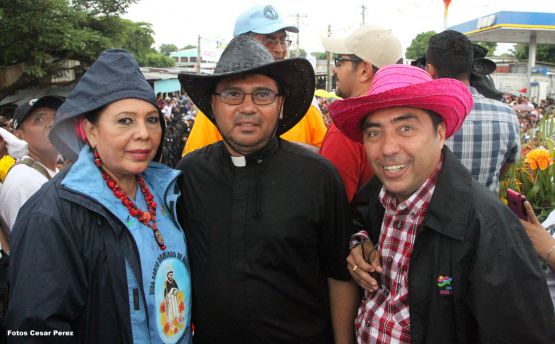 Managuas peregrinan colmados de fervor, amor y alegría en la tradicional bajada de Santo Domingo de Guzmán