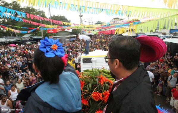 Managuas peregrinan colmados de fervor, amor y alegría en la tradicional bajada de Santo Domingo de Guzmán