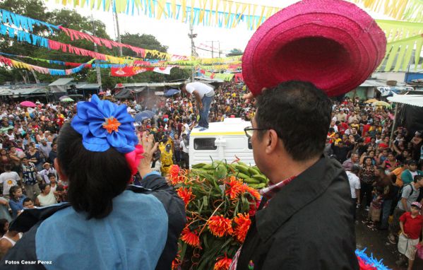 Managuas peregrinan colmados de fervor, amor y alegría en la tradicional bajada de Santo Domingo de Guzmán