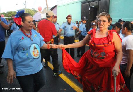 Managuas peregrinan colmados de fervor, amor y alegría en la tradicional bajada de Santo Domingo de Guzmán