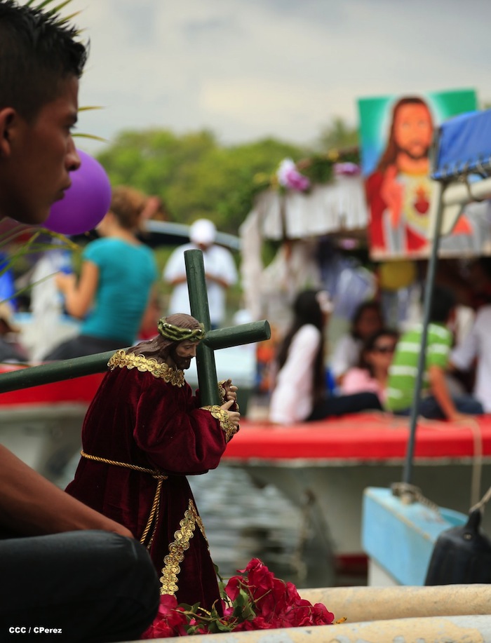 Via Crucis Acuático en Granada 2013