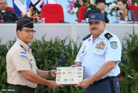 Presidente Daniel y Compañera Rosario encabezan acto del 36 aniversario de constitución de la Fuerza Aérea del Ejército de Nicaragua