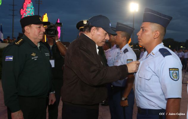 Presidente Daniel y Compañera Rosario encabezan acto del 36 aniversario de constitución de la Fuerza Aérea del Ejército de Nicaragua