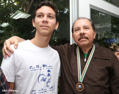 Presidente Daniel recibe a niños campeones de la selección sub-12 de béisbol