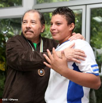 Presidente Daniel recibe a niños campeones de la selección sub-12 de béisbol
