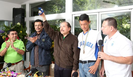 Presidente Daniel recibe a niños campeones de la selección sub-12 de béisbol