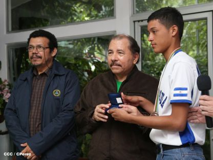 Presidente Daniel recibe a niños campeones de la selección sub-12 de béisbol