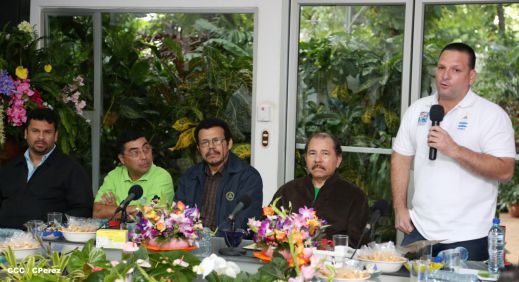 Presidente Daniel recibe a niños campeones de la selección sub-12 de béisbol