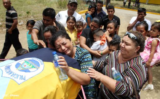 Rinden homenaje póstumo a compañeros policías caídos en el cumplimiento del deber