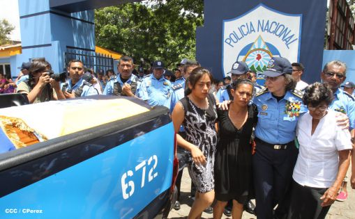 Rinden homenaje póstumo a compañeros policías caídos en el cumplimiento del deber