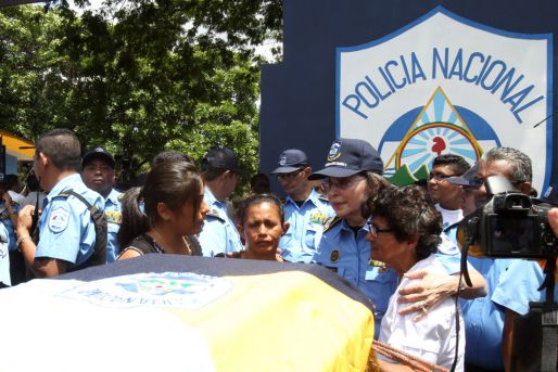 Rinden homenaje póstumo a compañeros policías caídos en el cumplimiento del deber