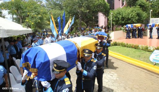 Rinden homenaje póstumo a compañeros policías caídos en el cumplimiento del deber