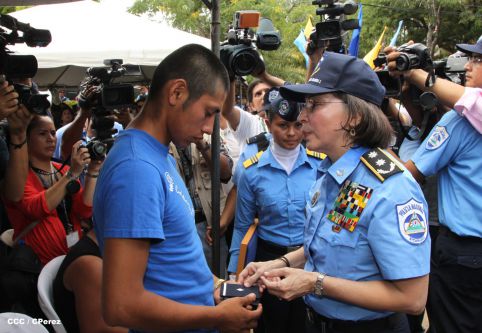 Rinden homenaje póstumo a compañeros policías caídos en el cumplimiento del deber