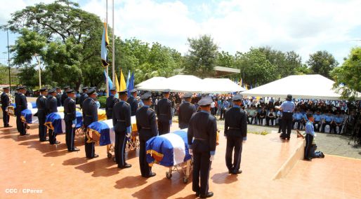Rinden homenaje póstumo a compañeros policías caídos en el cumplimiento del deber