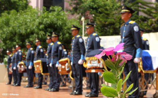 Rinden homenaje póstumo a compañeros policías caídos en el cumplimiento del deber