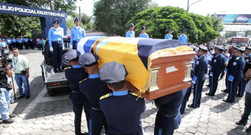 Rinden homenaje póstumo a compañeros policías caídos en el cumplimiento del deber