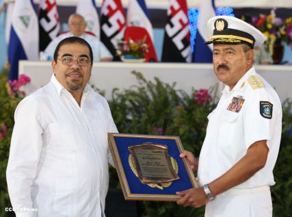 Presidente Daniel reconoce labor de la Fuerza Naval en su 35 aniversario